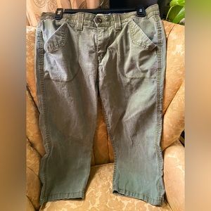 Levi’s army green canvas capris